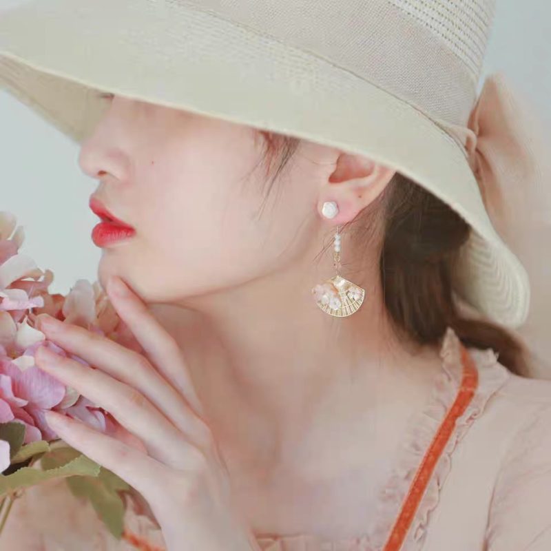 Vintage Fan Asymmetric Earrings