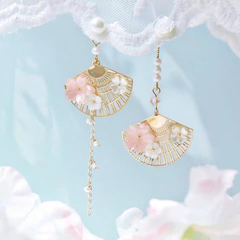 Vintage Fan Asymmetric Earrings - Image 3