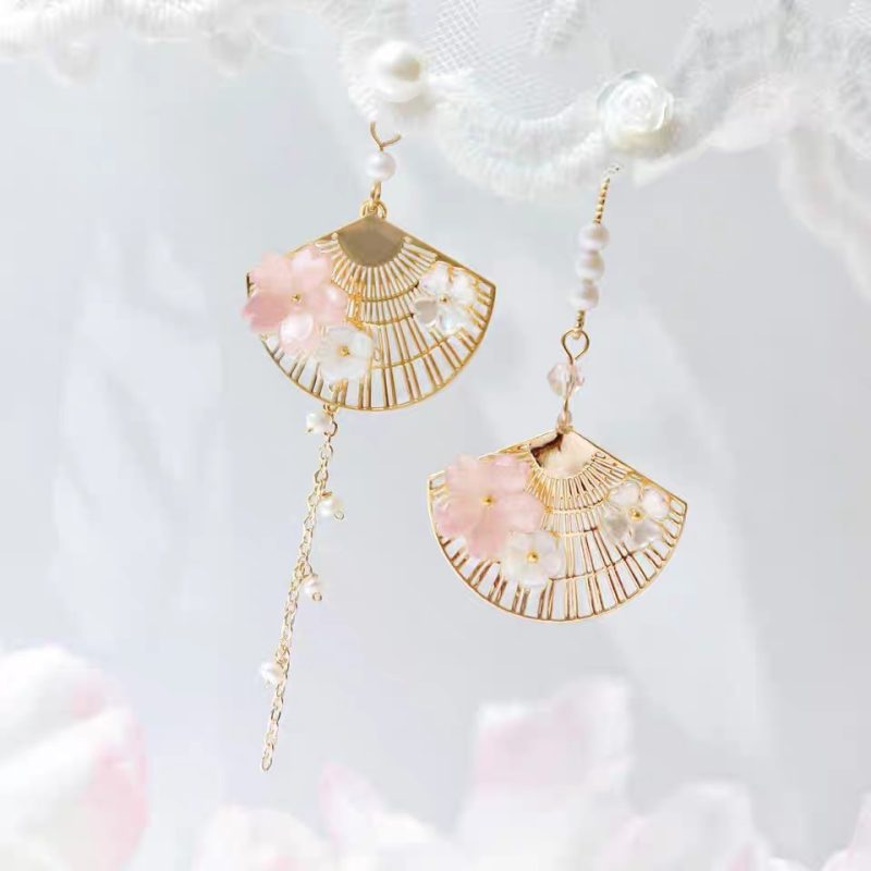 Vintage Fan Asymmetric Earrings - Image 4