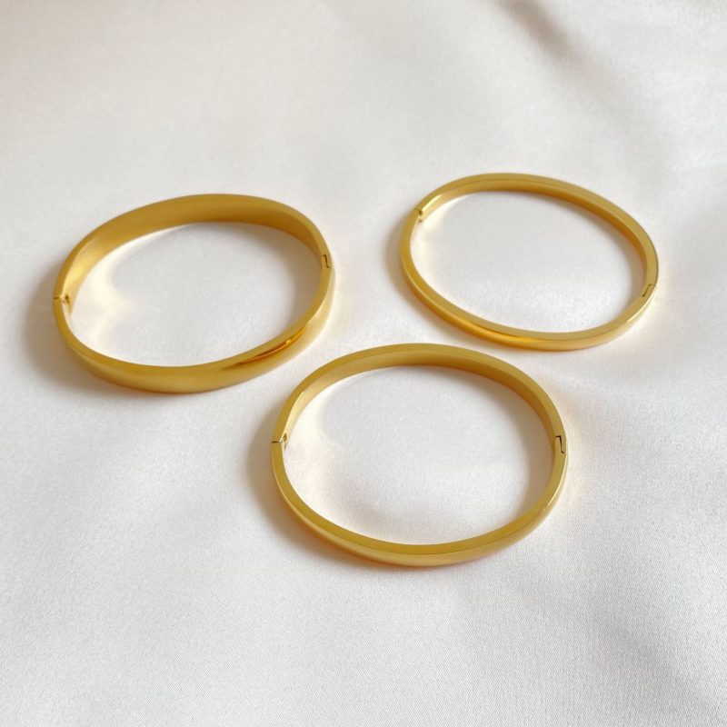 Retro Minimalistic Buckle Bracelet - Image 3
