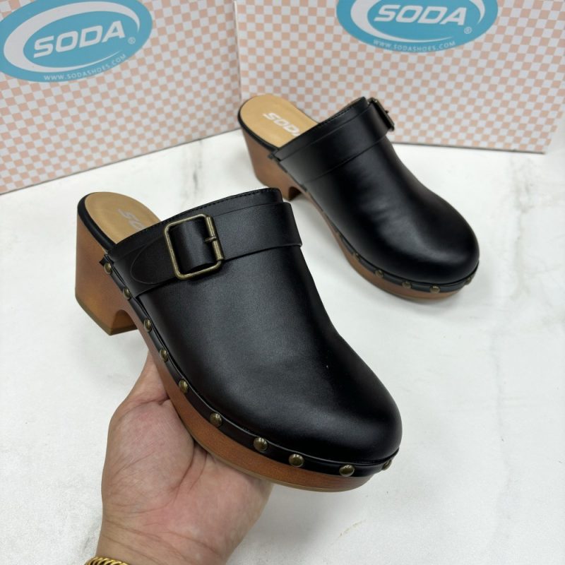 Chunky Heel Closed Toe Rivet Slippers - Image 3