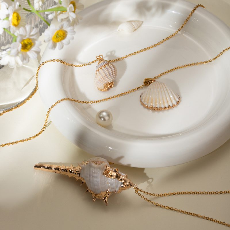 Thin Chain Conch Pendant Necklace - Image 3