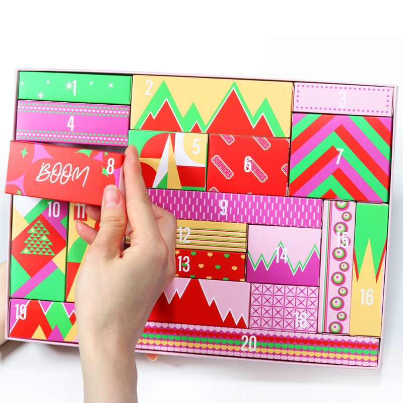 Holiday Lipstick Eye Shadow Gift Set - Image 3
