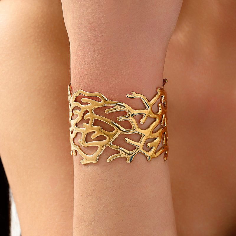 Open-End Flower Leaf Bracelet