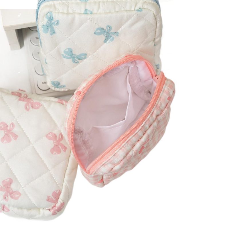 Love Toiletry Traveling Cosmetic Bag - Image 4