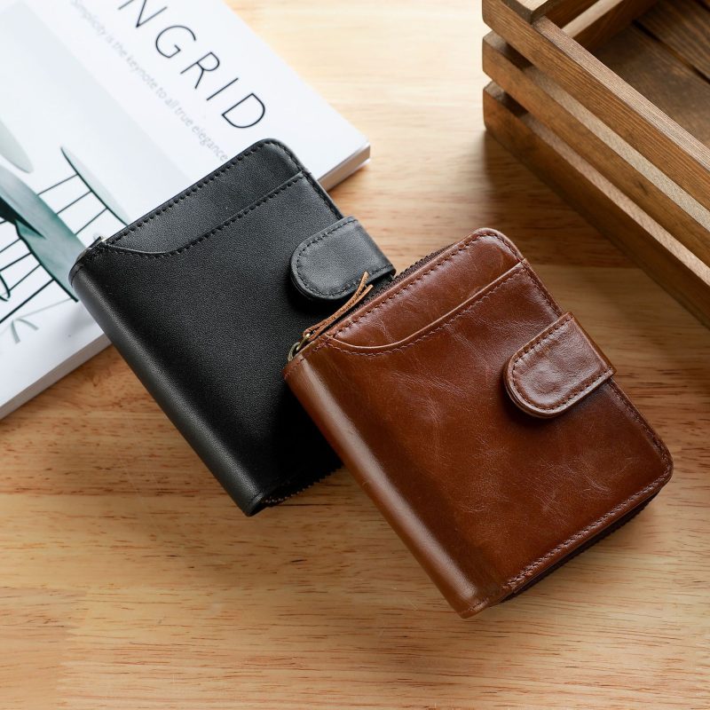 Men's Leather Buttoned Wallet