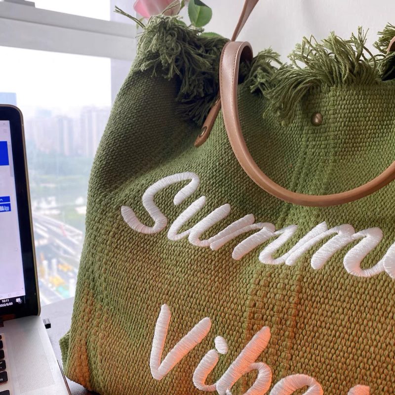 Aesthetic Tote Handbag With Tassel - Image 2