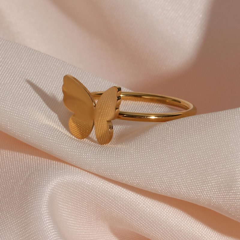 Exquisite Hollow Bow Titanium Plated Gold Ring - Image 4