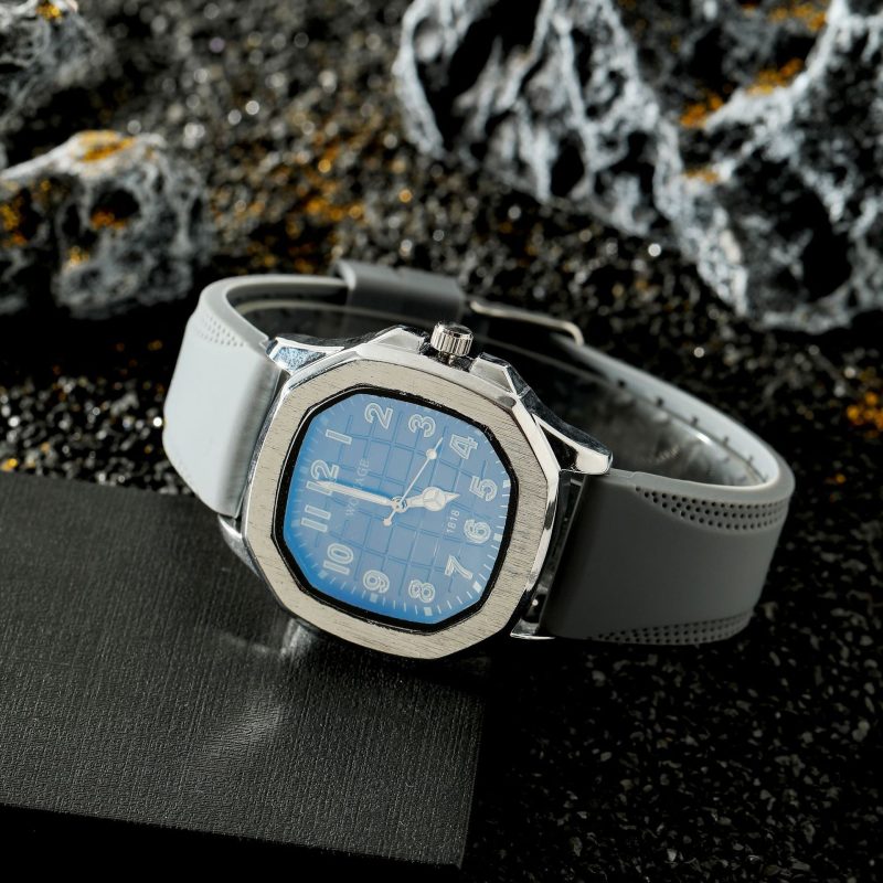 Diamonds Crown Quartz Watch