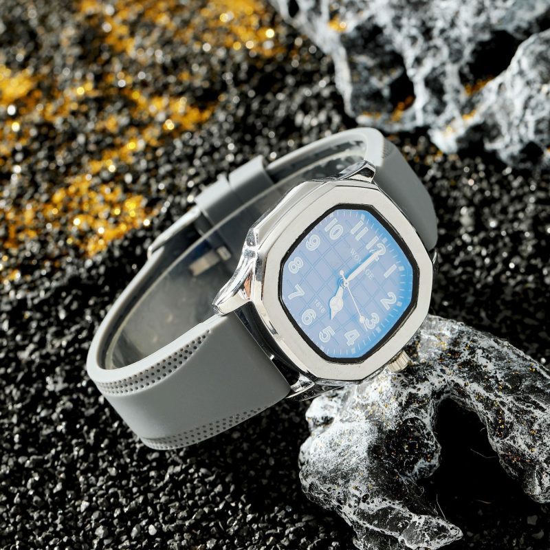 Diamonds Crown Quartz Watch - Image 2