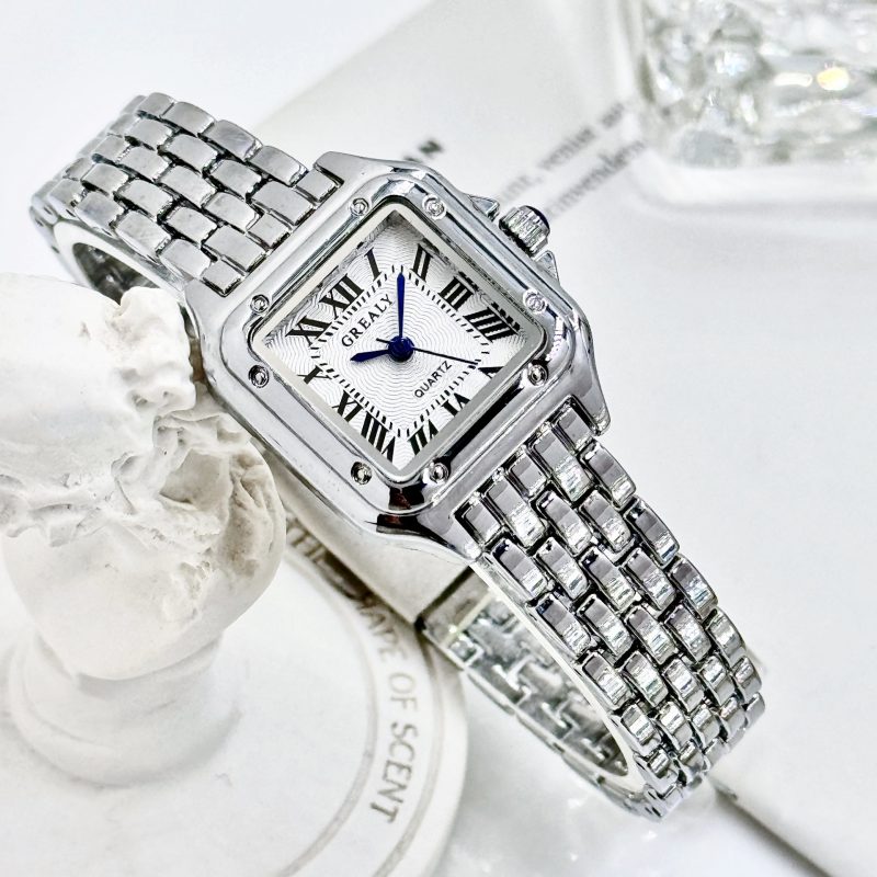 Women's Diamond-embedded Watch - Image 4