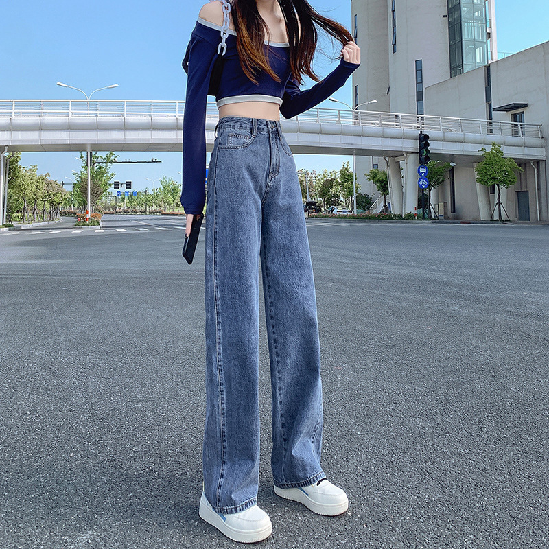 Loose-Fitting Wide-Leg Jeans