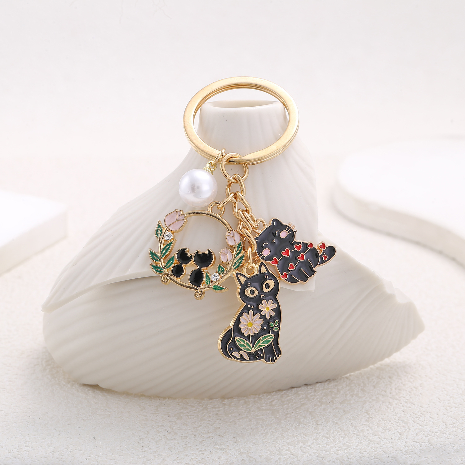 Black Cat Wreath Pearl Keychain