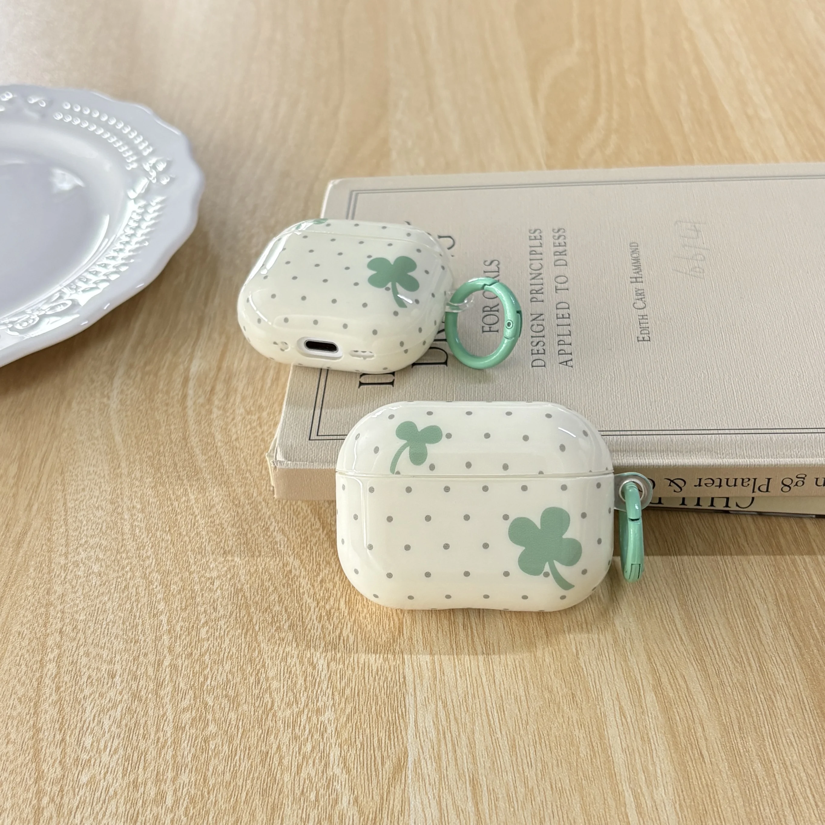 Lucky Four-Leaf Clover Grey Earphone Case with Ring