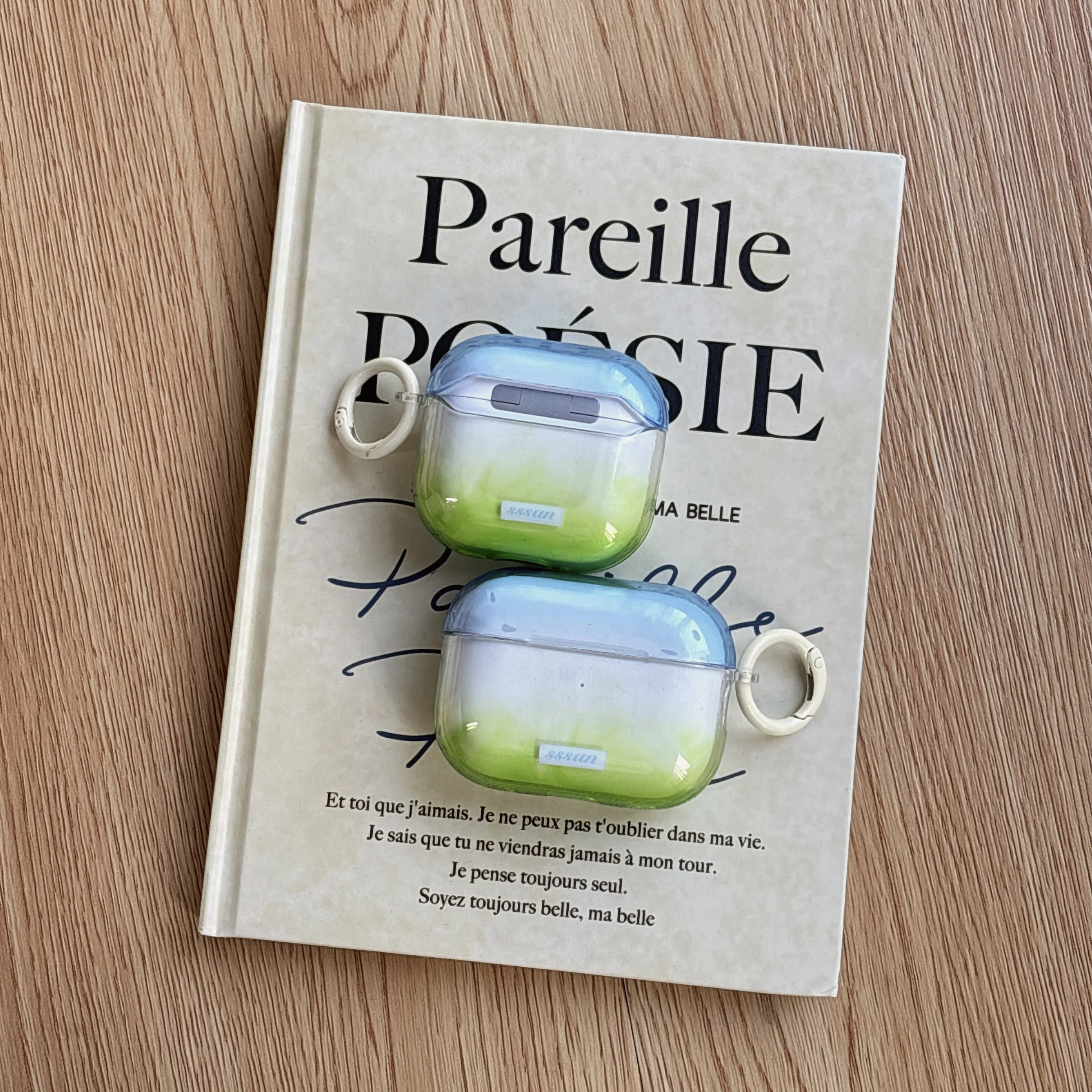 Transparent Gradient Glossy Earphone Case with White Ring